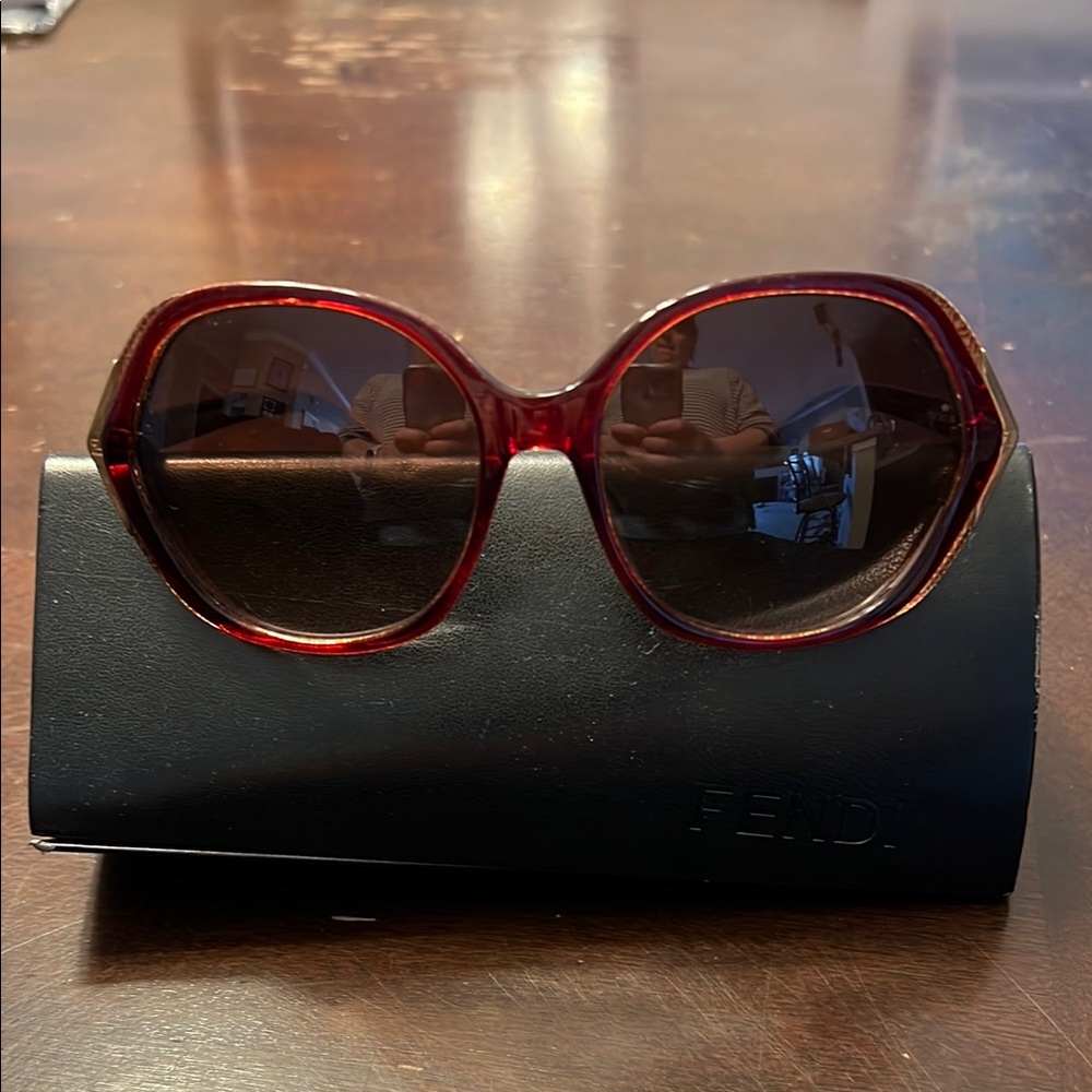 Fendi Sunglasses FS5211